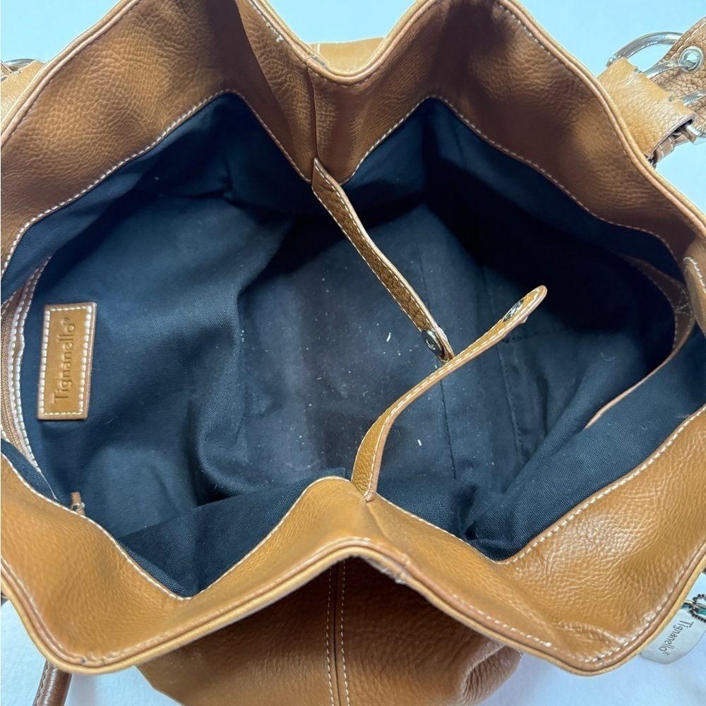 Tignanello Tan Leather Shoulder Bag with Slouchy Silhouette - Picture 5 of 6